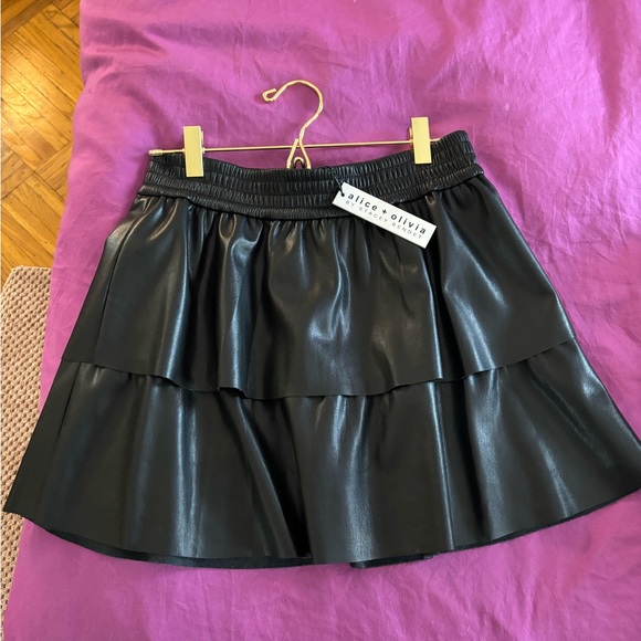 NWT Black leather Alice and Olivia skirt - Picture 1 of 3